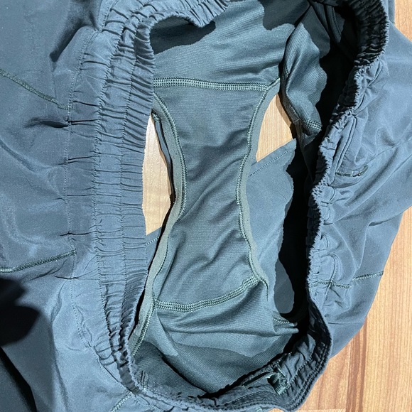 Lululemon Hotty Hot Short I| (2.5") Size 10 - Picture 8 of 11